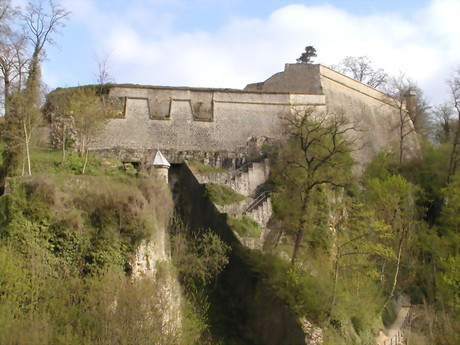La gorge droite du fort Obergrünewald garnie des embrasures murées